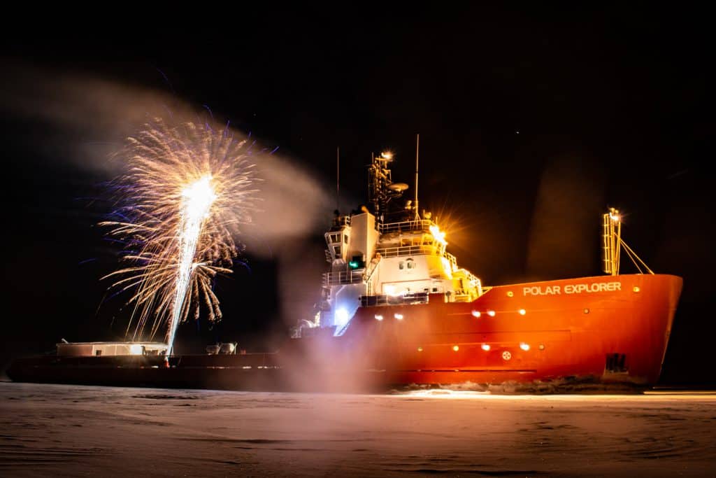 Fiesta de año nuevo en Polar explorer